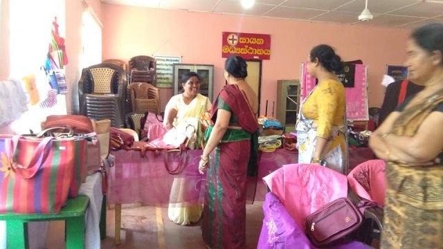 මධ්‍යම පළාත් වනිතා කටයුතු අමාත්‍යාංශය මගින් මෙහෙයවනු ලැබූ නාඋල ප්‍රාදේශීය ලේකම් කොට්ඨාසයේ අත්තිර මුද්‍රණ හා පරිසර හිතකාමී බෑග් නිෂ්පාදන පුහුණු පාඨමාලාවේ අවසන් ප්‍රදර්ශනය හා අළෙවි පොළ